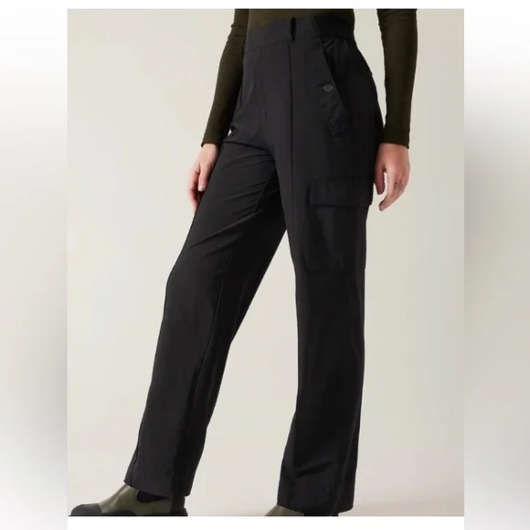 Athleta Women's Vienna Black Lightweight Pull on Cargo Pants Size 14